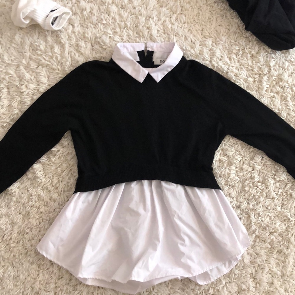 Super cute shirt🖤 runs small)